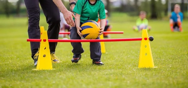 FISSURE 裂变天地 S2 公布首批受邀战队，Falcons、G2 等领衔出战